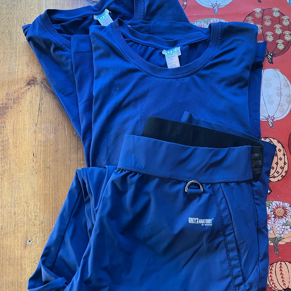 Greys anatomy / BARCO ONE, SCRUB pants and 2 long sleeved shirts M/L , NAVY